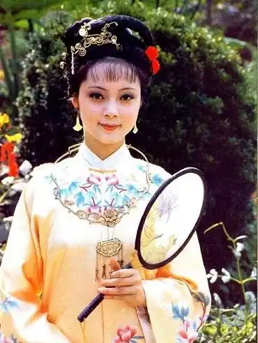 薛宝钗为何不爱装扮住着雪洞似的屋子