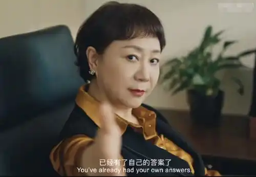 杨紫晒照为妈妈庆生,母女同框长得太像,意外替杨紫回击整容质疑