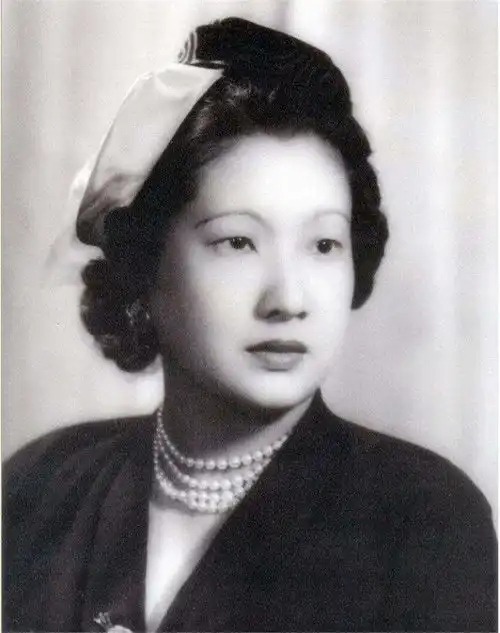 她是全世界最美皇后之一,晚年很是悲哀,独自一人客死异乡
