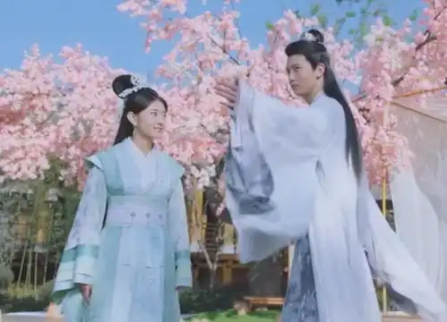 双世宠妃2情敌出现蓝夜汐拿鞭子挑衅曲小檀,墨连城5字虐心
