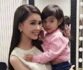 周杰伦昆凌的女儿,正面照曝光后太漂亮了
