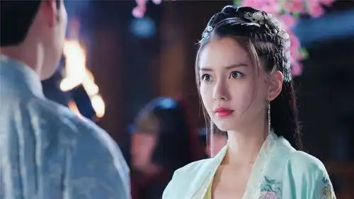 内娱畸形审美,骨瘦如柴被夸美,标准身材被骂胖,刘亦菲杨紫中招
