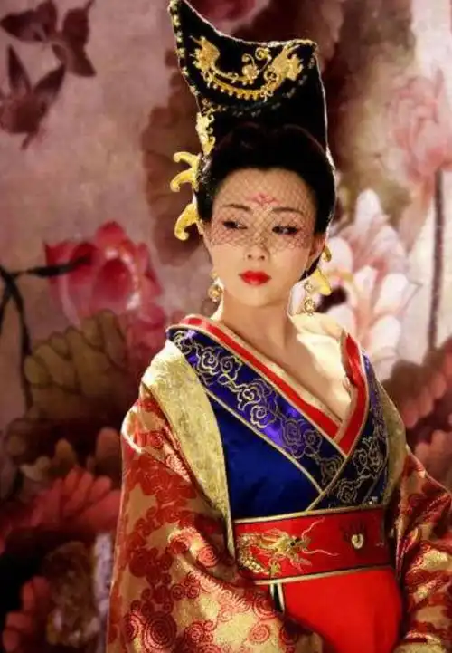 瘦得和排骨一样,却硬演丰腴美人武则天,是谁的审美出了问题
