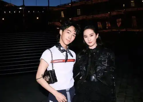 伊能静儿子和刘亦菲合影,因一句话上热搜,他们关系开始被考古