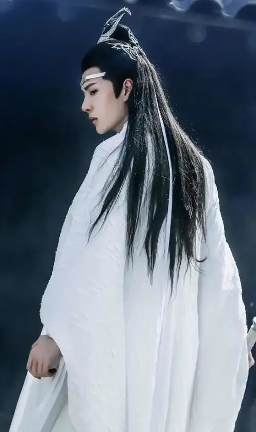 男艺人撑伞系列,任嘉伦甜蜜,王一博复杂,鹿晗绝美