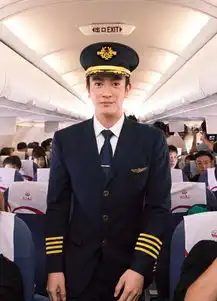 中国机长这么多制服帅哥,185cm的他帅过欧豪