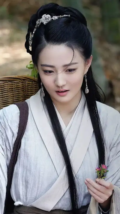 徐璐张铭恩曝恋情,却因为没流量被群嘲
