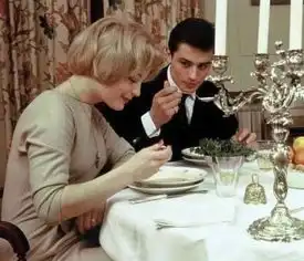 幕后的茜茜公主,为爱疯狂被无情抛弃,葬礼对方才跑来表白