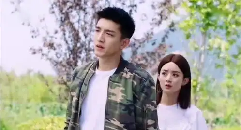 兵哥哥对漂亮姐姐要联系方式,英雄救美的套路永不过时,这操作有点上头
