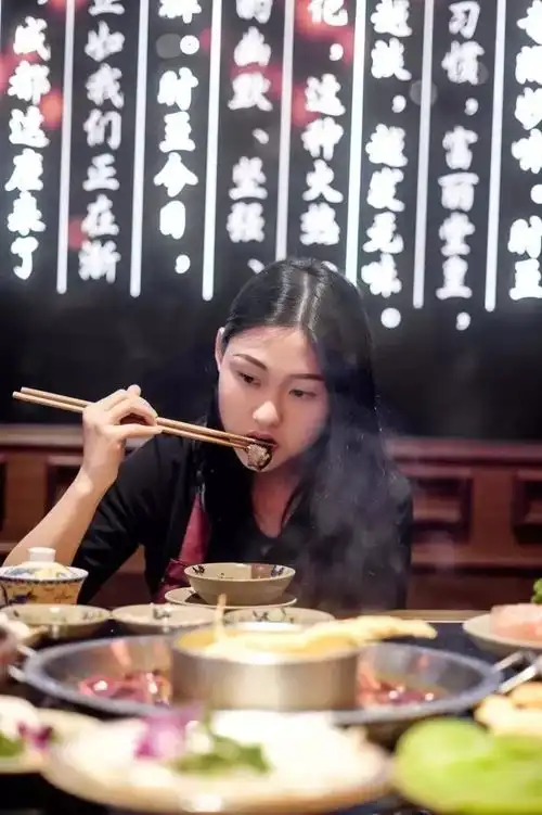 一个人在大龙燚吃火锅会是什么体验