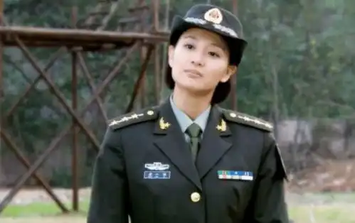 她曾被吴京带火,脱下军装的她美的不像话,终于明白了谢楠的顾虑
