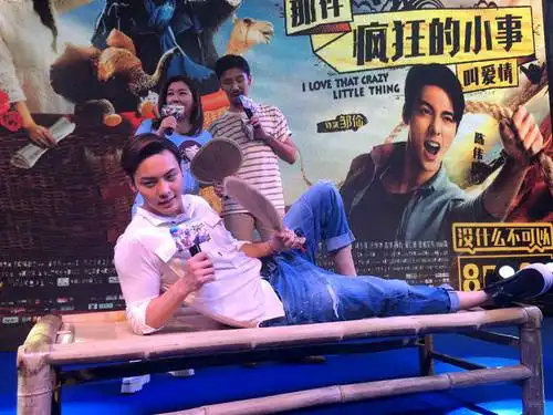 疯狂小事点映点映场千人影厅座无虚席