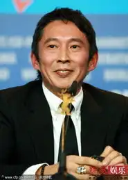 电影love发布会钮承泽赵又廷相聊甚欢