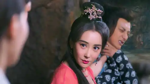 大话西游春三十娘不甘心师妹得到了真爱,准备对至尊宝用催情大法