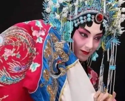 最美青衣曾黎多年不红,如今手戴新疆棉花表达爱国心
