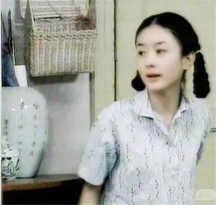 赵丽颖十年磨一剑傲骨绽放诠释没有人能随随便便就成功
