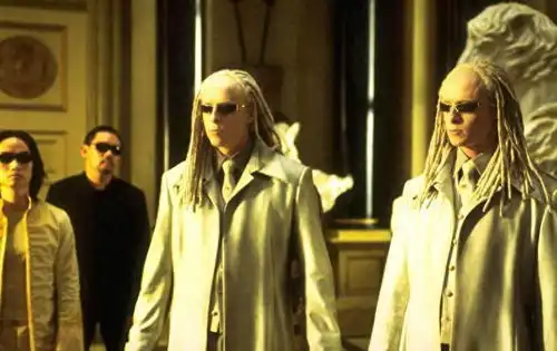 电影黑客帝国虚拟现实自由意志与社会控制的探讨