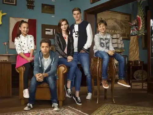 为你们选好了这些温暖幽默励志冒险的亲子美剧,赶紧放入全家的十一片单里
