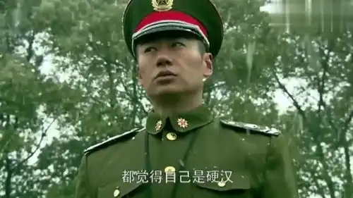 我是特种兵新兵刚来,跑步竟能赢了老炮,引起连长的注意