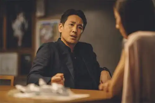 寄生虫主演李善均去世,此前因涉嫌吸毒被警方调查
