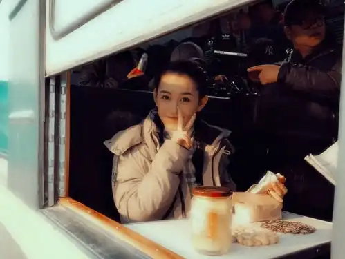 蒋依依现身剧组拍摄笑容满面未受风波影响
