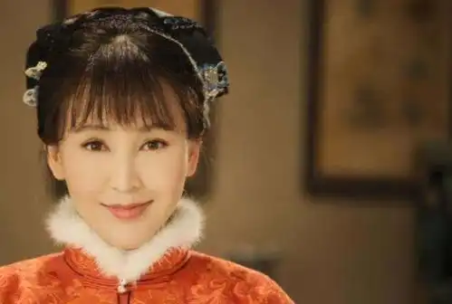 她19岁交往导演,25岁裸婚为丈夫连生3子,现45岁成人生赢家
