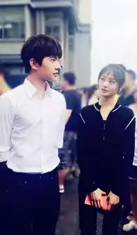 主要看气质剧版pk影版微微一笑很倾城,你更看好哪个
