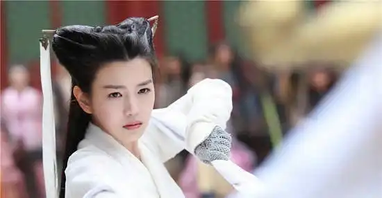 小龙女中刘亦菲最有仙气,范文芳演技平淡,而她无可挑剔
