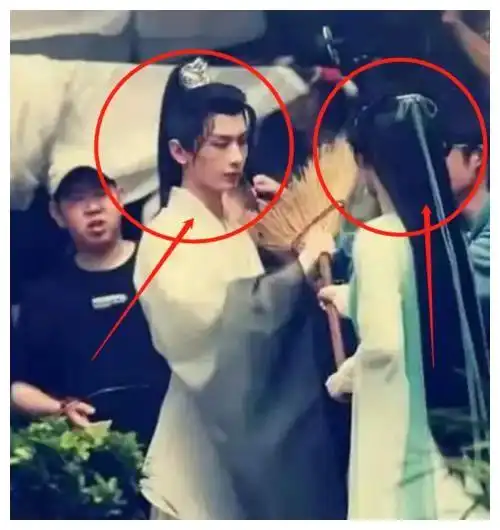 杨紫成毅新剧路透曝光,同框cp感十足,女方的妆发造型却神似璇玑
