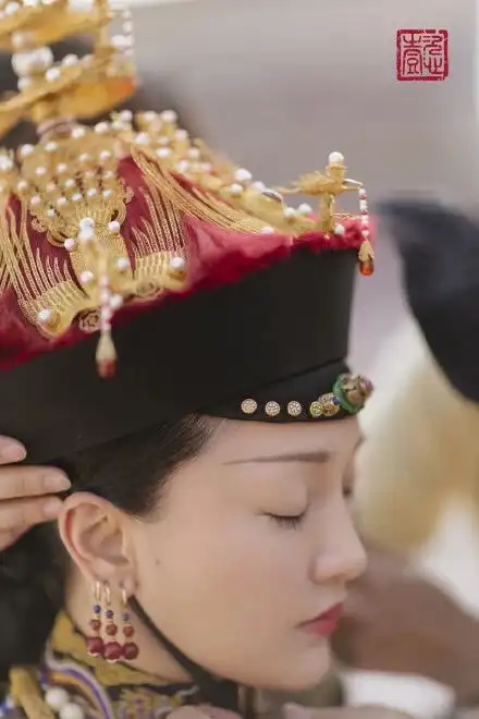 周迅和佘诗曼封后场面对比,佘诗曼的好寒酸啊
