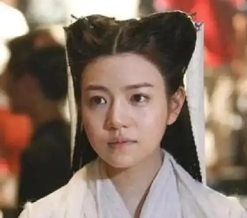 讲真如果于正有央视的一半审美,或许陈妍希就不会被骂成小笼包