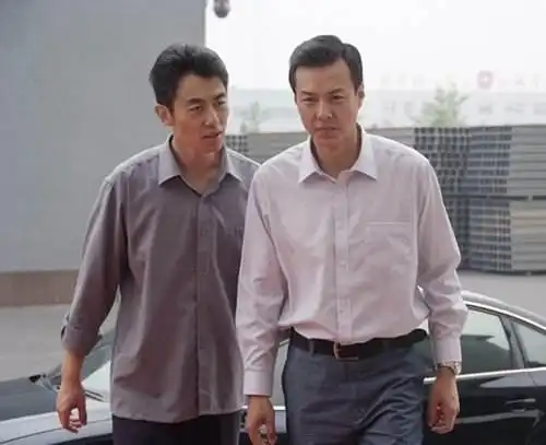 正阳门下捧红她俩,今一位事业旺娶美妻,她始终难红低调当妈
