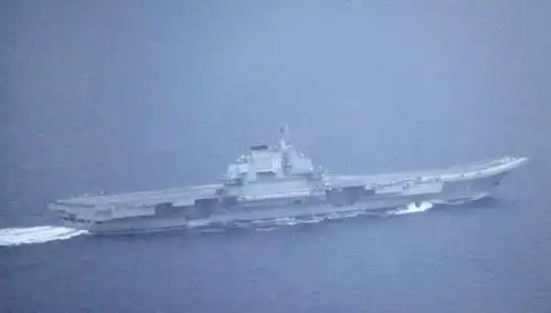 宫古海峡震撼一幕美舰和辽宁舰交替前行,卫星拍到现场紧张画面
