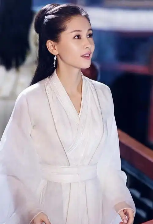 四川女星古装pk,张含韵甜美谭松韵可爱,最喜欢谁的古装
