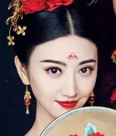 一袭红妆比花娇美,这些古装经典美女,佟丽娅简直神颜
