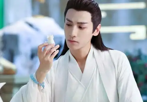皓衣行路透剧照,罗云熙古装扮相惊艳,陈飞宇烟熏妆有些违和