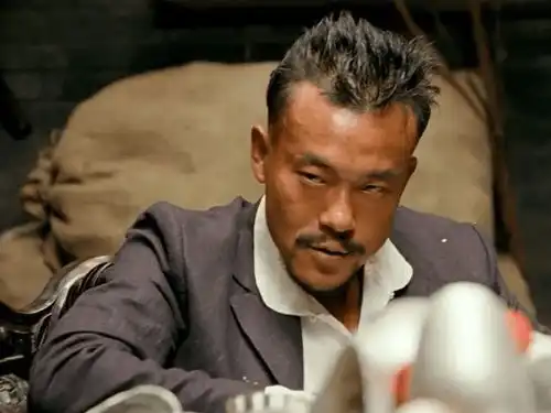 让子弹飞张麻子绑黄四郎时,老三带了十二个人,为何后来没出现