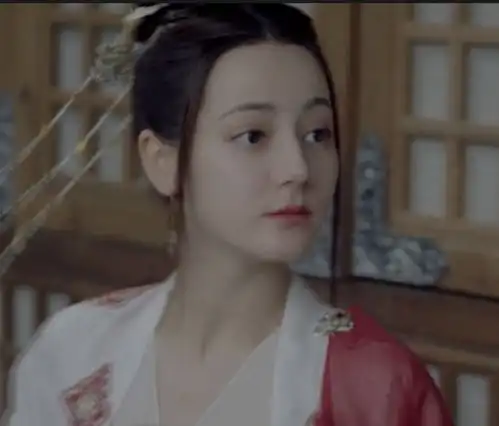 新剧发际线后移法令纹重,古装被嘲男人相,热巴的脸开始垮了