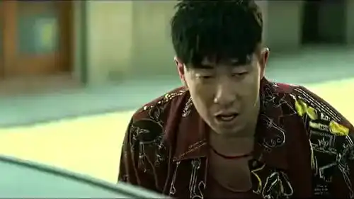 沈腾经典名场面一年最少二十万我这吧台都是实木的
