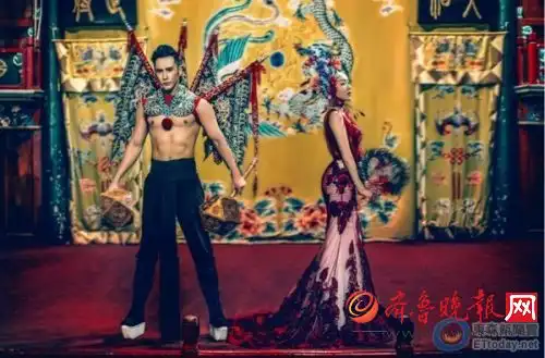 钟丽缇婚纱照挑战京剧扮相风格相当强烈
