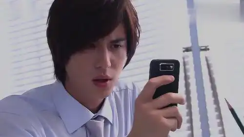 夏家三千金友善给皓天发孩子照片,皓天认为恶作剧,心里很慌张