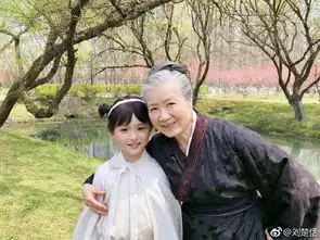 小明兰刘楚恬披着长发逛街太漂亮啦