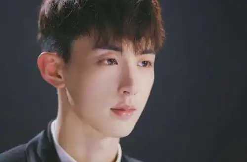 黄渤慧眼识人95后四大小生郭俊辰一出好戏白衣惊艳
