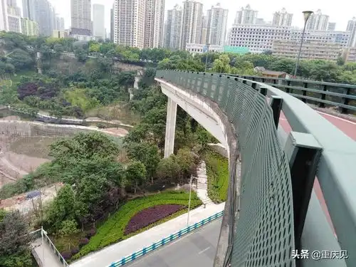 重庆虎头岩初夏时光玩转健身龙,嘉陵江畔悬空步道,步步惊心
