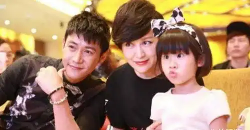 她曾因外貌被嫌弃,嫁大学同学后生活幸福,如今一家四口其乐融融
