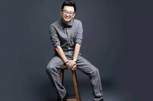 患难见真情高圆圆为黄海波庆生照被疯传,黄海波不时用手抹泪