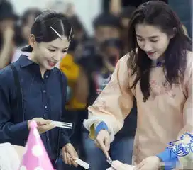 刘涛为关晓彤庆生,看到她的清宫造型,不愧是京圈格格