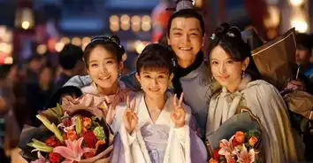 瘦的像未成年只能靠表情包取胜的她,竟然成为新一代男神斩
