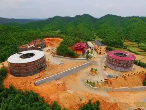 余二妹的瓷宫耗时5年耗资600万用掉6万件瓷器