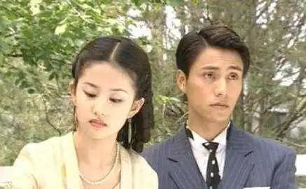 两人同演金粉世家走红,今一人霸屏多年,她却意外滑倒后去世
